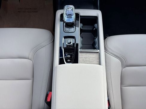 New 2026 Volvo XC90 T8 Plus w/ Protection Package Premier AWD/4WD image 14