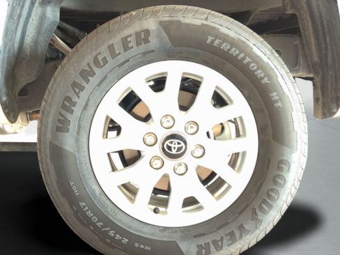 Used 2025 Toyota Tacoma SR5 RWD image 36
