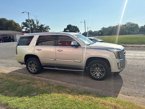 Used 2020 Cadillac Escalade 2WD image 7