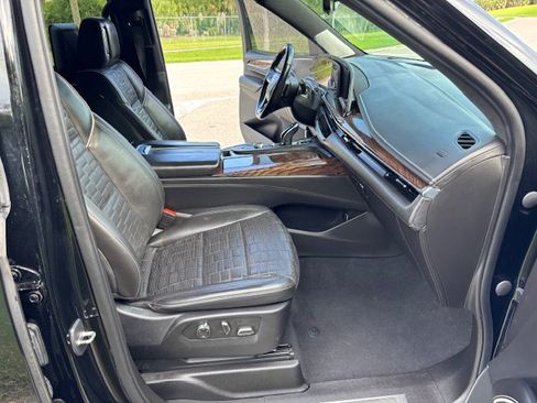 Used 2021 Cadillac Escalade Sport Platinum AWD/4WD image 13