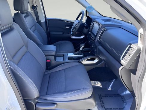 Used 2024 Nissan Frontier SV image 31