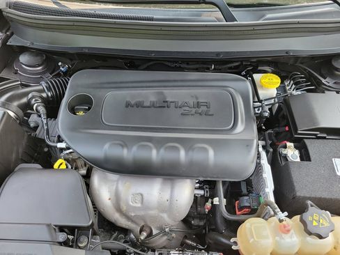 Used 2020 Jeep Cherokee Limited FWD image 40