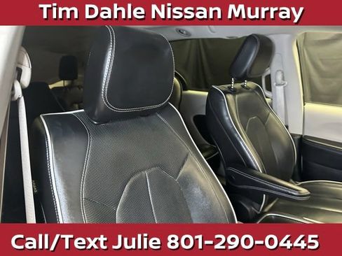 Used 2023 Chrysler Pacifica Limited FWD image 16