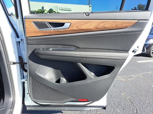 New 2026 Volkswagen Atlas SE FWD image 11