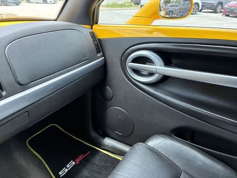 Used 2003 Chevrolet SSR w/ Preferred Equipment Group RWD image 28