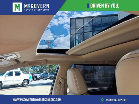 Used 2019 Toyota Highlander XLE AWD/4WD image 14