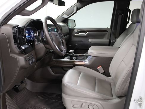 Used 2025 Chevrolet Silverado 1500 LT Trail Boss w/ LT Trail Boss Premium Package AWD/4WD image 26