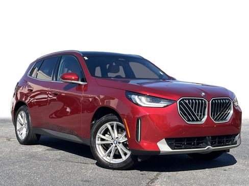 Used 2025 BMW X3 xDrive30i w/ Premium Package image 2