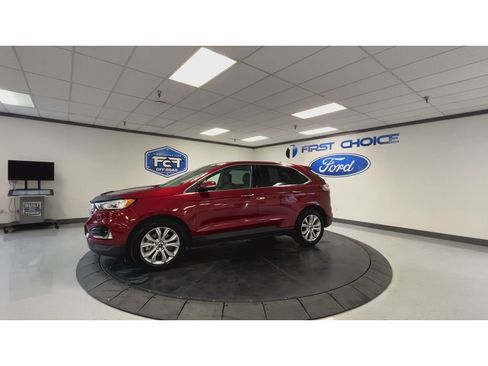 Used 2019 Ford Edge Titanium w/ Cold Weather Package AWD/4WD image 6