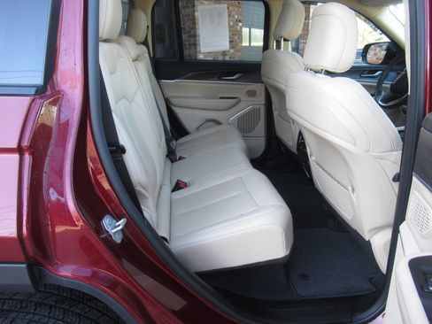 Used 2022 Jeep Grand Cherokee Limited AWD/4WD image 10