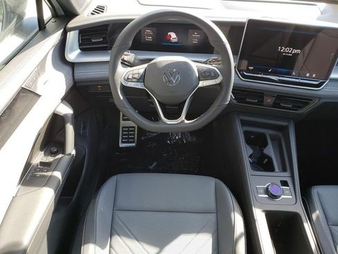 New 2026 Volkswagen Tiguan SE R-Line image 11