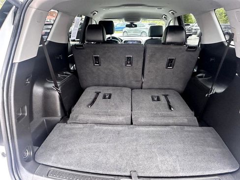 Used 2023 GMC Acadia SLT image 16