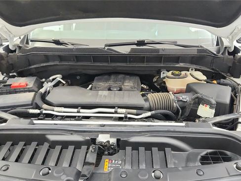 Used 2023 Chevrolet Silverado 1500 LT AWD/4WD image 19
