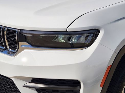 New 2026 Jeep Grand Cherokee Laredo image 7
