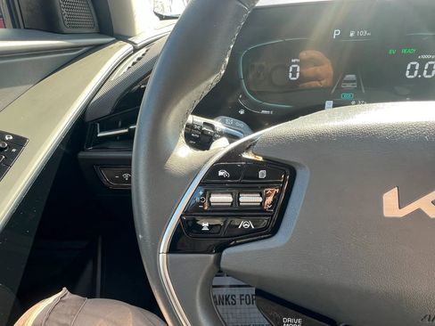 Used 2023 Kia Niro EX Touring image 18