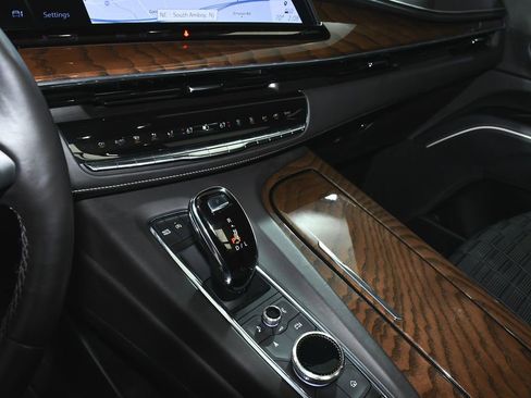 Used 2023 Cadillac Escalade ESV Sport Platinum AWD/4WD image 37