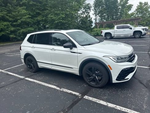 Used 2024 Volkswagen Tiguan SE R-Line AWD/4WD image 3