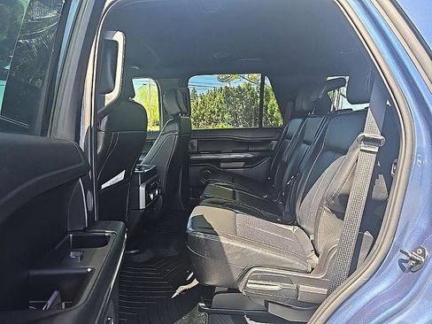 Used 2019 Ford Expedition XLT w/ Equipment Group 202A AWD/4WD image 32