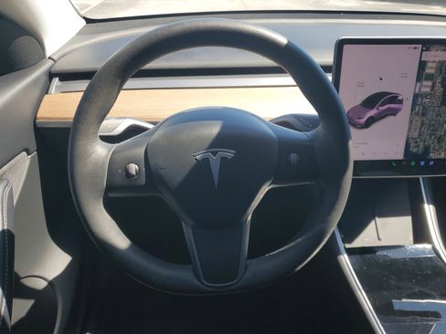 Used 2021 Tesla Model Y Long Range image 21