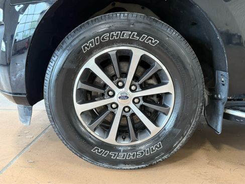 Used 2018 Ford Expedition Max XLT w/ Equipment Group 202A AWD/4WD image 8