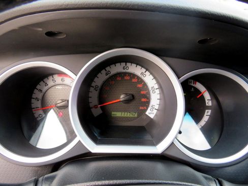 Used 2015 Toyota Tacoma Double Cab V6 6MT 4WD image 9