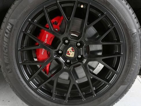 Used 2021 Porsche Macan GTS w/ Sport Chrono Package image 14