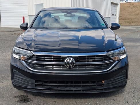 Used 2023 Volkswagen Jetta SE image 9