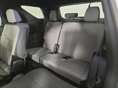 Certified 2025 Chevrolet Traverse LT w/ Driver Confidence Package image 13