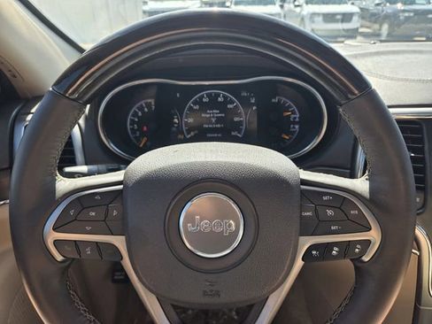 Used 2018 Jeep Grand Cherokee Overland RWD image 29