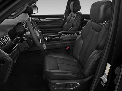 Used 2023 Jeep Wagoneer L 4WD w/ Premium Group I image 10