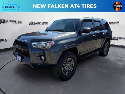 Used 2018 Toyota 4Runner SR5 AWD/4WD image 3