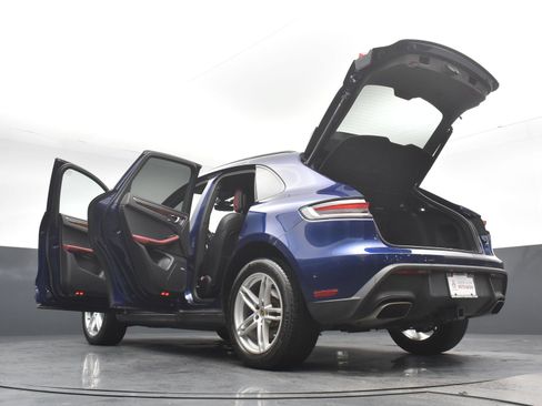 Used 2022 Porsche Macan AWD/4WD image 28