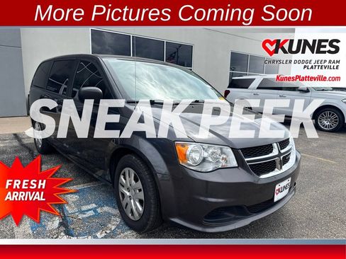 Used 2019 Dodge Grand Caravan SE w/ UConnect Hands-Free Group FWD image 3