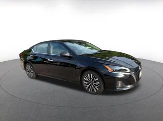 Used 2025 Nissan Altima 2.5 SV FWD video 2