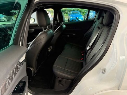 Certified 2023 Maserati Grecale Modena image 12