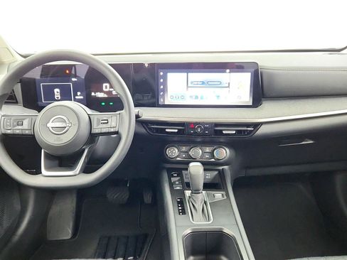 Used 2025 Nissan Kicks SV FWD image 11