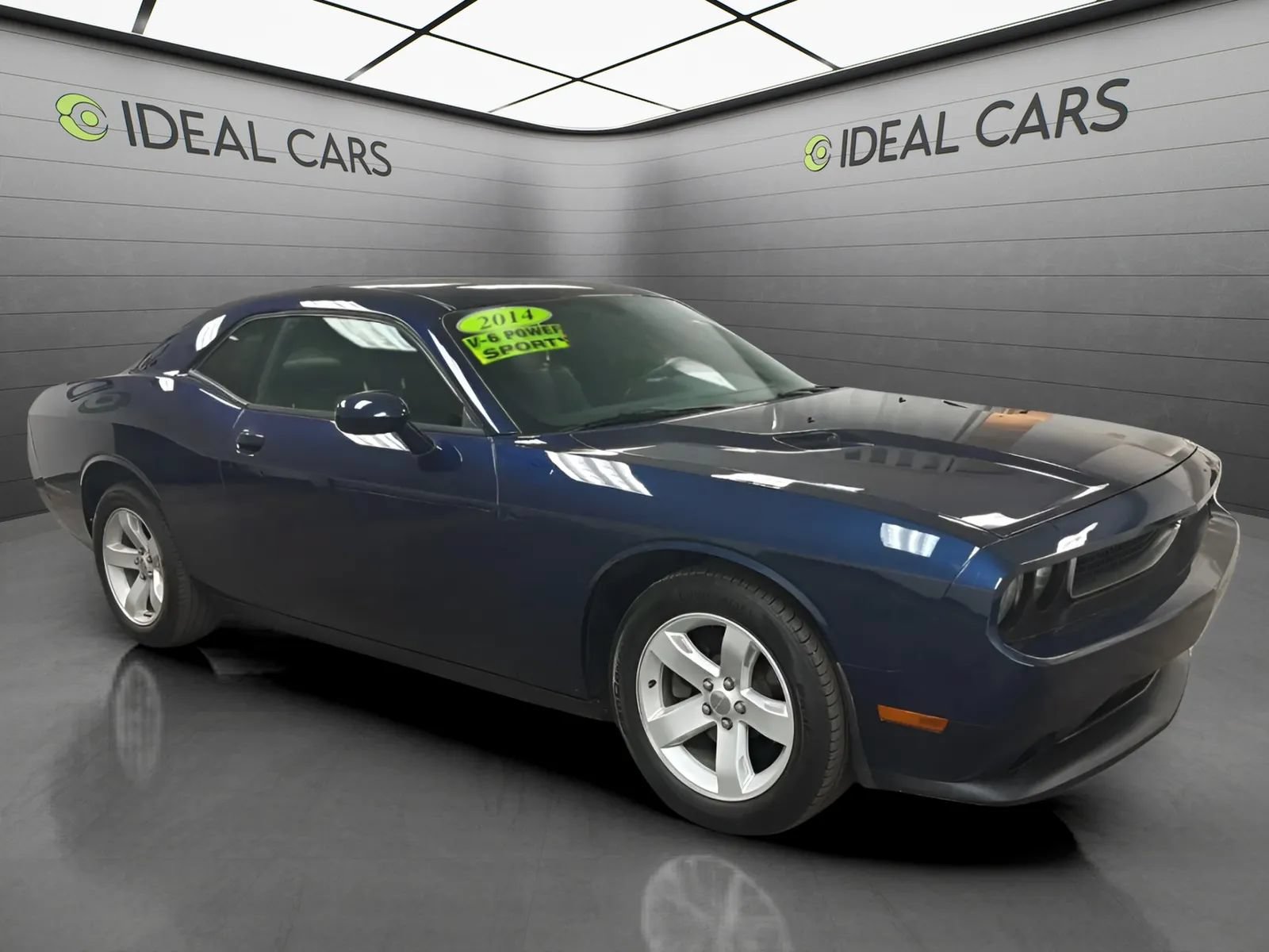 Used 2014 Dodge Challenger SXT RWD image 4