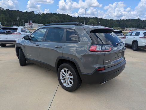 Used 2022 Jeep Cherokee Latitude Lux w/ Mopar Interior Package image 6