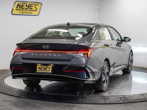 Used 2025 Hyundai Elantra SEL FWD image 4