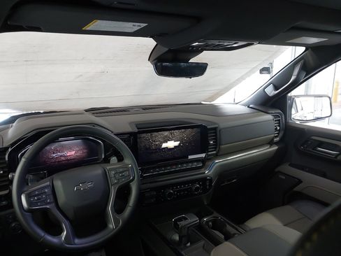 Used 2025 Chevrolet Silverado 1500 ZR2 w/ Technology Package AWD/4WD image 5