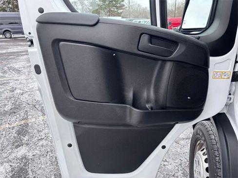 Used 2025 RAM ProMaster 2500 w/ Convenience Group image 12