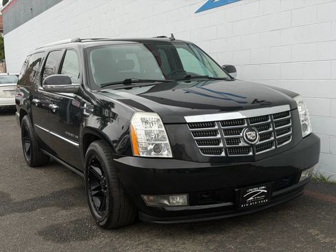 Used 2010 Cadillac Escalade ESV Premium image 7
