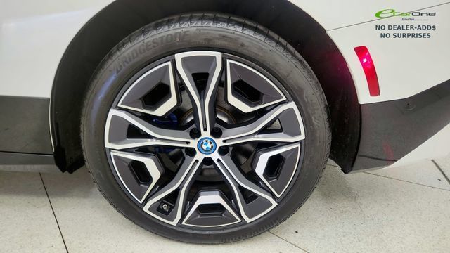 Used 2024 BMW iX xDrive50 w/ Premium Package AWD/4WD image 77