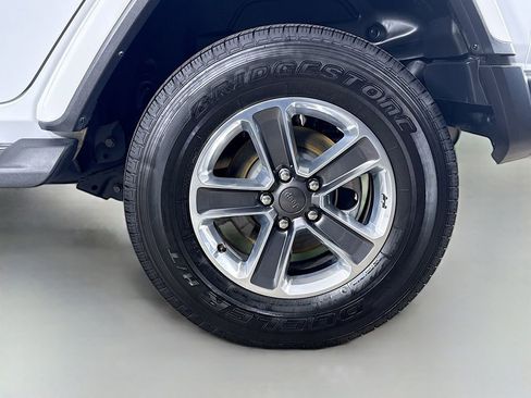 Used 2022 Jeep Wrangler Unlimited Sahara AWD/4WD image 38