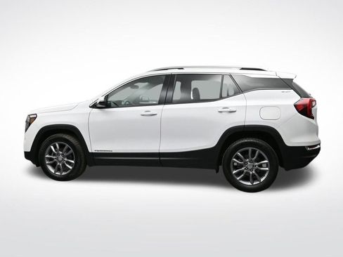 Certified 2022 GMC Terrain SLT image 2