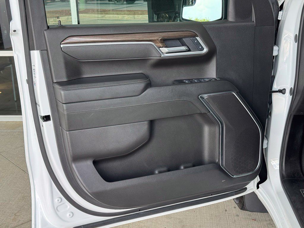 Used 2025 Chevrolet Silverado 1500 LT RWD image 25
