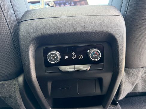 Certified 2025 Chevrolet Traverse LT w/ Sun and Wheel Package image 17