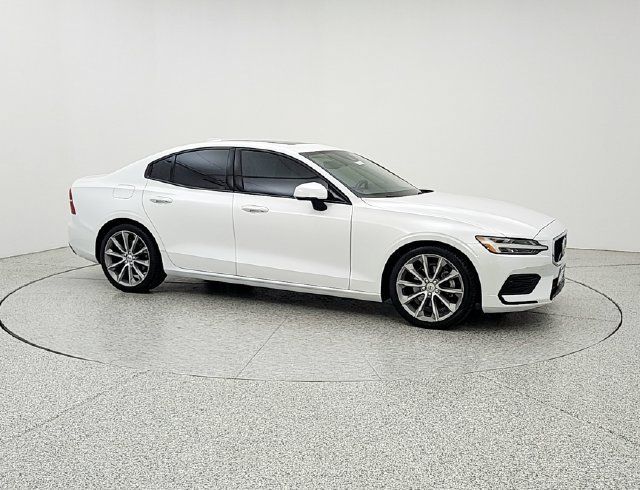 Used 2020 Volvo S60 T5 Momentum FWD image 3