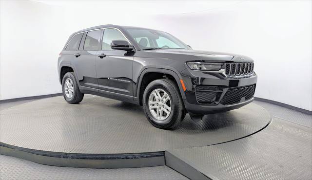 Used 2024 Jeep Grand Cherokee Laredo RWD image 11