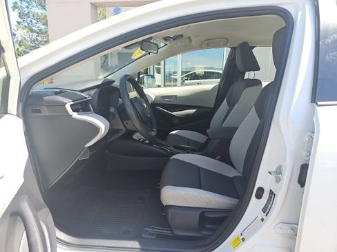 Used 2025 Toyota Corolla LE image 9
